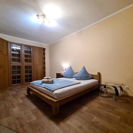 1-Room Luxury Apartment On Sobornyi Avenue 170-V, By Grandhome Zaporizhia Bagian luar foto