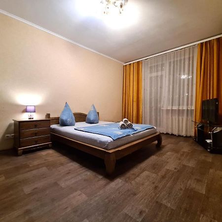 1-Room Luxury Apartment On Sobornyi Avenue 170-V, By Grandhome Zaporizhia Bagian luar foto