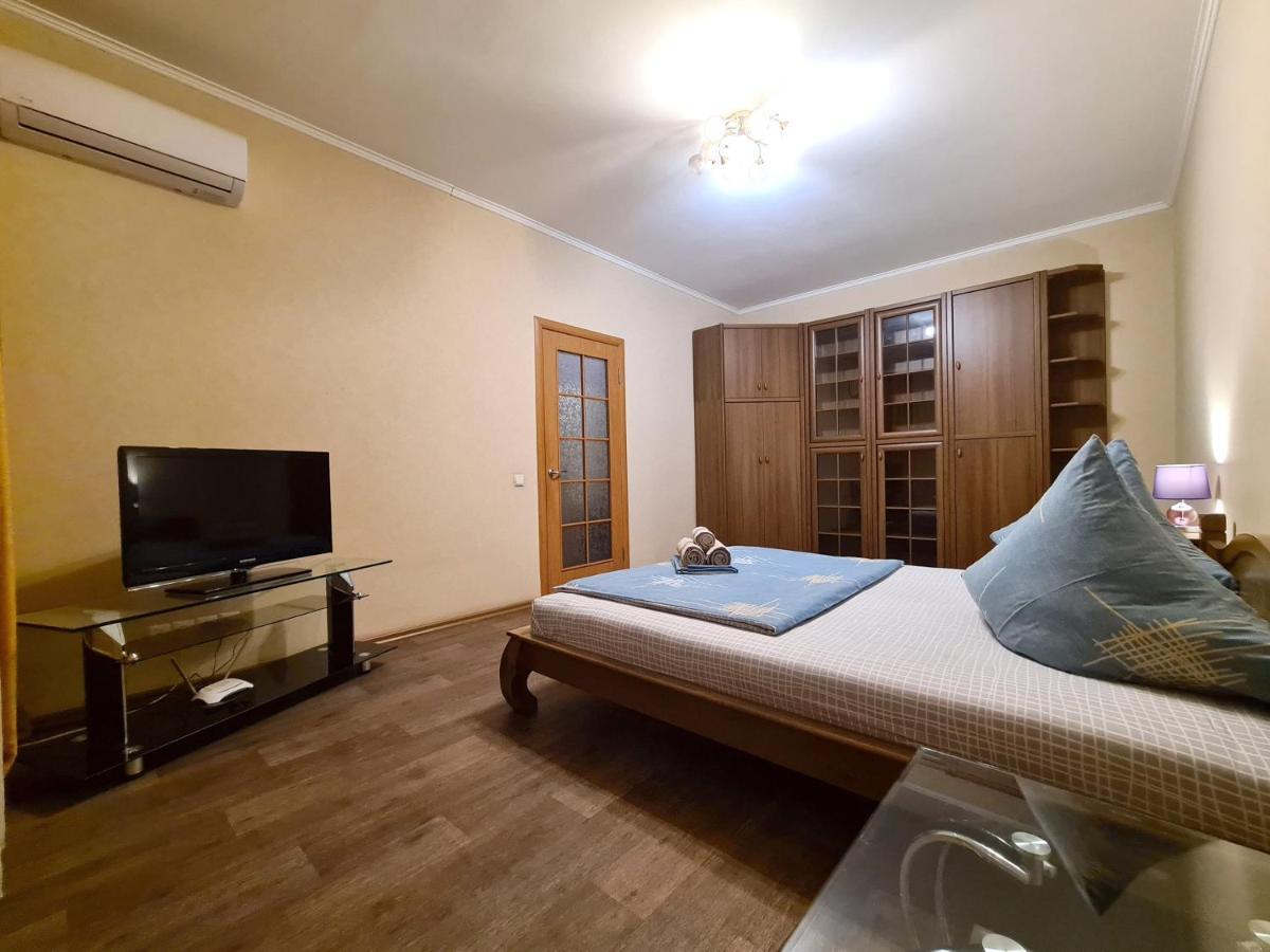 1-Room Luxury Apartment On Sobornyi Avenue 170-V, By Grandhome Zaporizhia Bagian luar foto