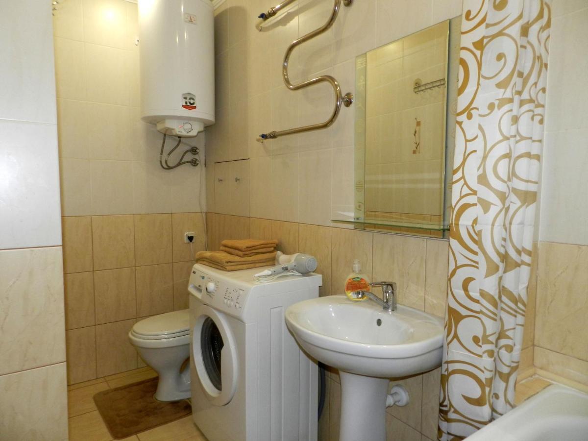 1-Room Luxury Apartment On Sobornyi Avenue 170-V, By Grandhome Zaporizhia Bagian luar foto